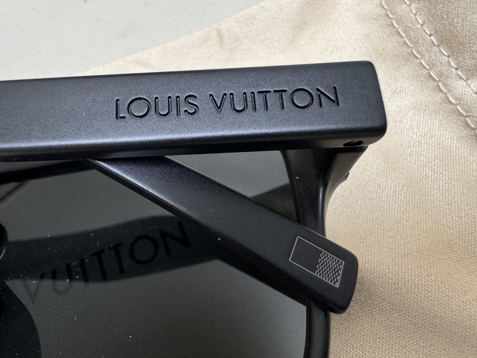 LOUIS VUITTON MEN’S SUNGLASSES WAIMEA BLACK GUN MGM Z1082E MONOGRAM