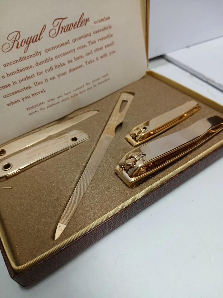 Cortaúñas de Colección, Bassett EE. UU. Raro Nuevo Antiguo Stock Dorado Juego de 5 Piezas Foto 3 de 4