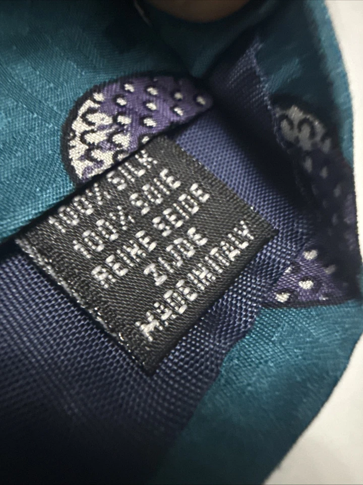 Corbata de golf Disney Mickey & Co. diseño Atlas para hombre 100 % seda hecha en EE. UU. Foto 3 de 4