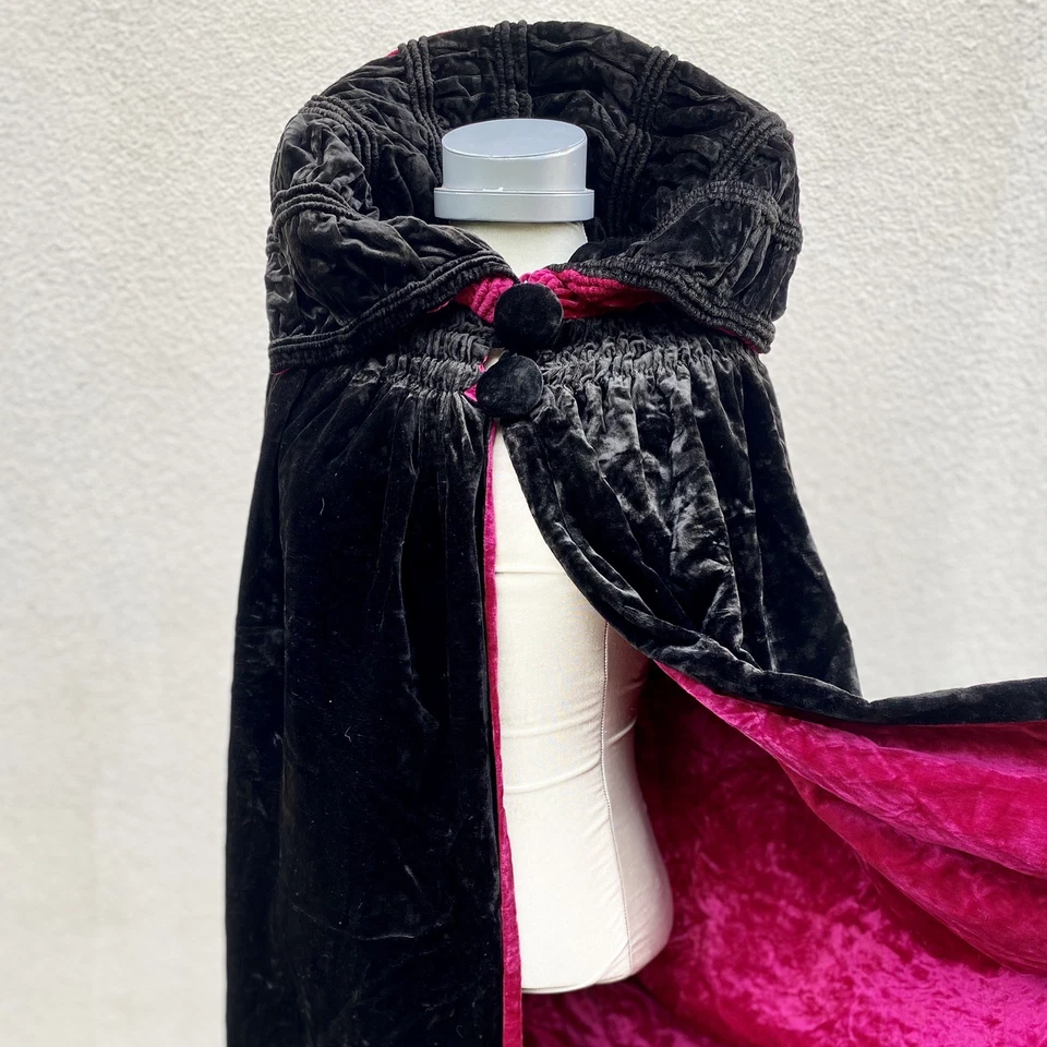 Antique 1920s Art Deco Purple and Black Fully Reversible Silk Velvet Opera Cape - Image 2 of 4
