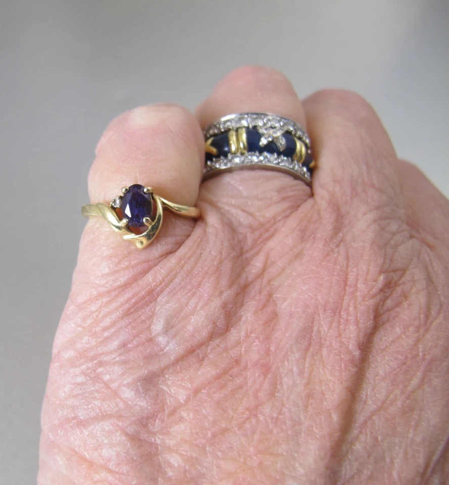 De colección. Anillo de diamantes de zafiro creado en laboratorio con cambio de color de oro amarillo de 10 quilates talla 4,50 Foto 3 de 4