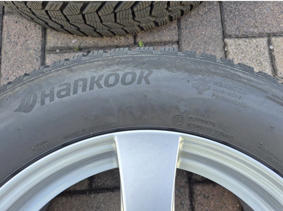 Hankook Winterreifen 215/65R17 99V auf Alufelgen, waren auf einem Tarraco FR - Bild 3 von 4