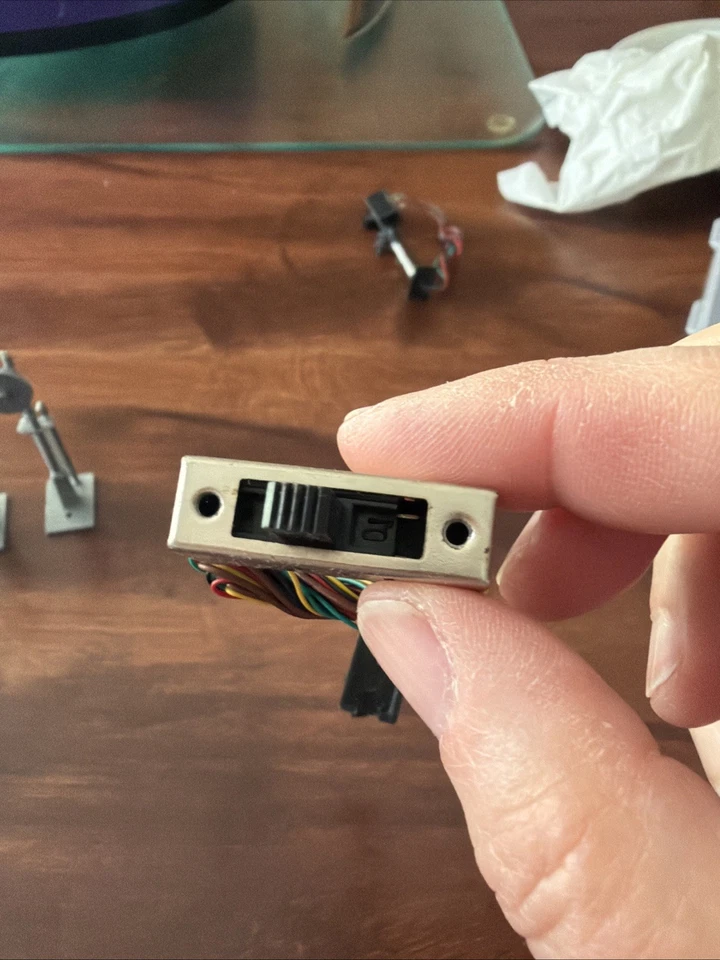 Model Power Scale: N Scale 3-light signal Model Number: 8573 - Image 2 of 4