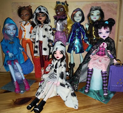 je 1 Monster High Puppe FASHION-Sets mehr Outfits 