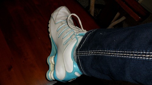 Womens Nike Shox White Light Blue Running Shoes. Size 9 Great Tread, nice shoes - Picture 4 of 9