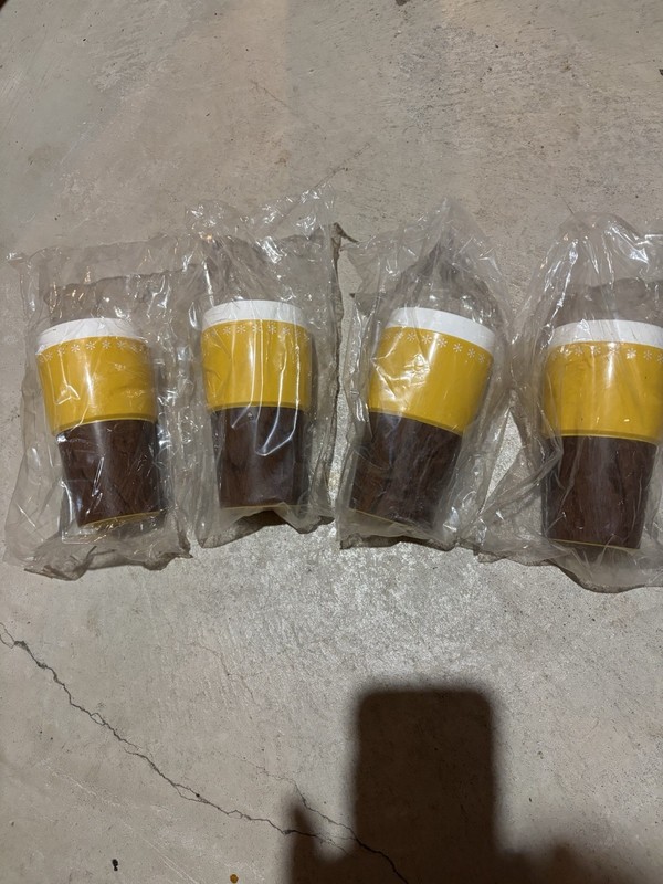 1960-70 New-Mar Tumblers Yellow/Woodgrain Base Plastic Lot Of (4) Sealed