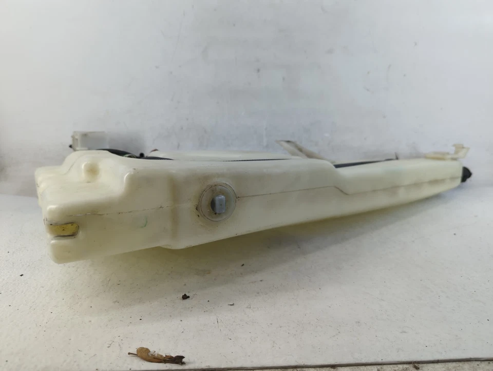 2004-2010 年大众途锐挡风玻璃洗衣机液体水库瓶 Oem VBU4R — 第 4/4 张图片