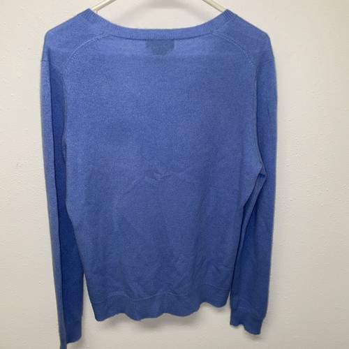 Lord & Taylor—Women's 100% Cashmere V-Neck Long Sleeve Sweater Light Blue—Large - Picture 4 of 6