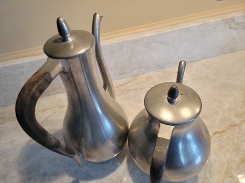Vintage Holland Pewter Coffee Tea Pots W/lids Creamer Sugar Set Walnut Handles - Picture 4 of 10