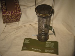 Droll Yankees New Generation Peanut Bird Feeder 9 Heirloom Gold