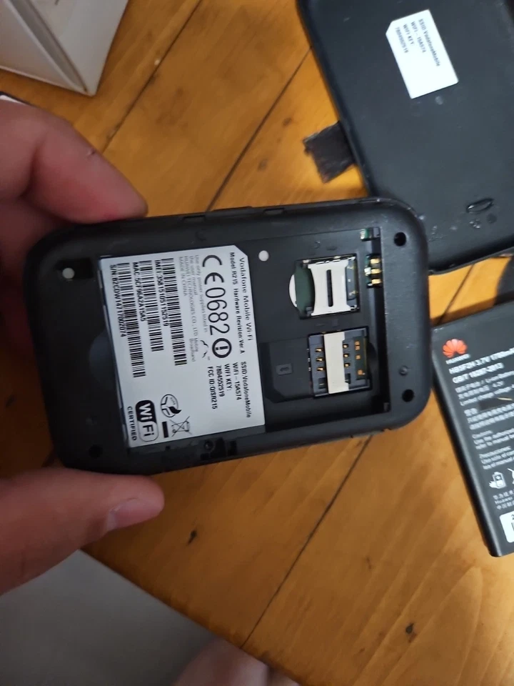 Huawei R215 4G  Mobile Wifi Broadband Hotspot WiFi Router LTE Iliad W3 TIM VODAF - Immagine 2 di 3