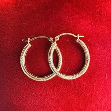 Solid 10K Yellow Gold Leaf Patterned .75" Hoop Earrings