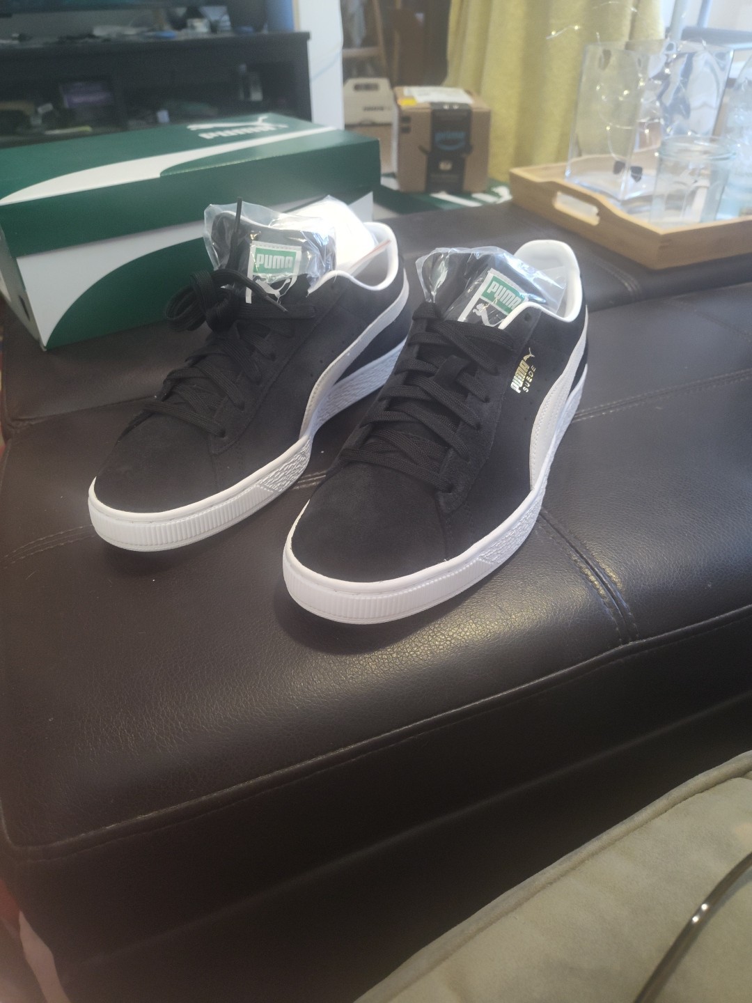 Puma Suede Classic XXI Black w/white Brand new in the box gr