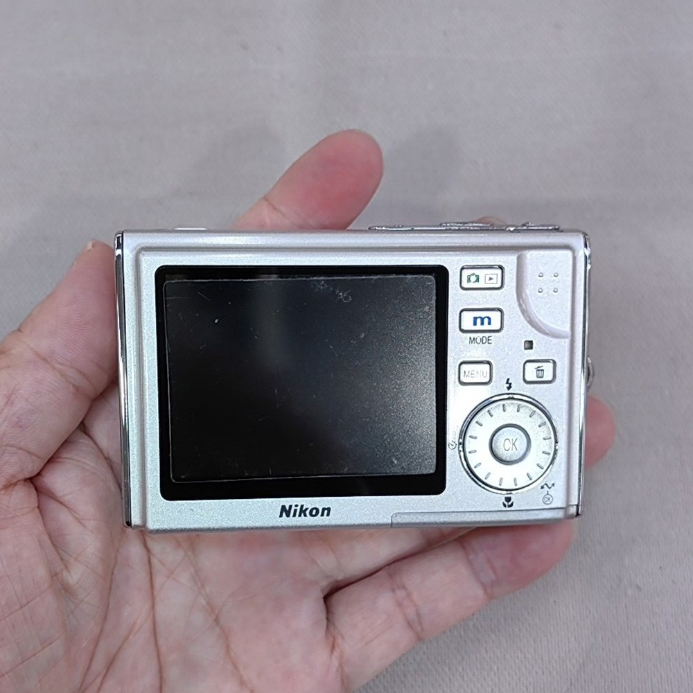 Nikon COOLPIX S5 retro Digital Camera White 6MP 3x zoom CCD