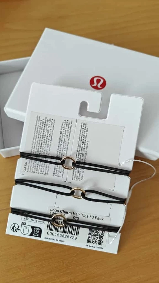 Paquete de 3 corbatas para el cabello Lululemon con logotipo nuevo en stock de EE. UU. dorado con logotipo Foto 3 de 3