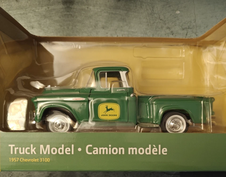 SPECAST LP70017 1957 JOHN DEERE CHEVY 3100 STEPSIDE PICKUP 1:25 SCALE DIECAST - Image 3 of 4