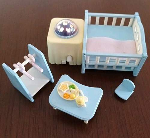 Vintage Epoche SYLVANIAN FAMILY Nachtlicht Kinderzimmer Set Twin Kinderbett Schlafzimmer Tisch - Bild 2 von 24