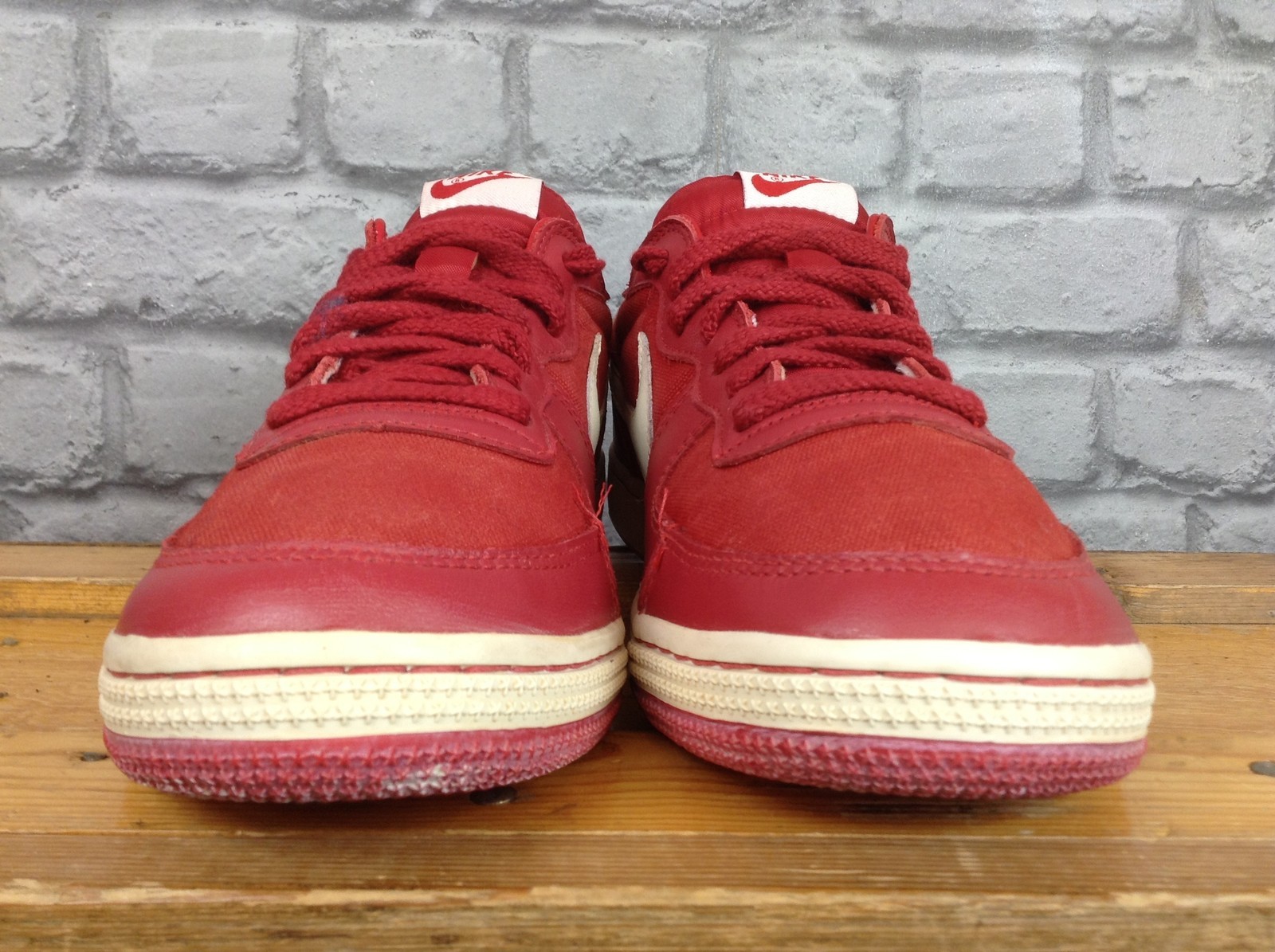 Nike Da Uomo VINTAGE EU 42.5 VINTAGE Uomo 2008 Rosso Basket Scarpe da ginnastica basse in pelle tela 73066a Nike Da Uomo VINTAGE EU 42.5 VINTAGE Uomo 2008 Rosso Basket Scarpe da ginnastica basse in pelle tela 73066a