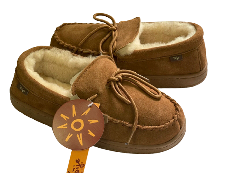 LAMO WOMEN'S LADY'S Lined Mocassin Chestnut Slipper Size 6M