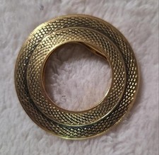 Retro vintage style, Shiny gold tone, round shaped scarf clip/holder