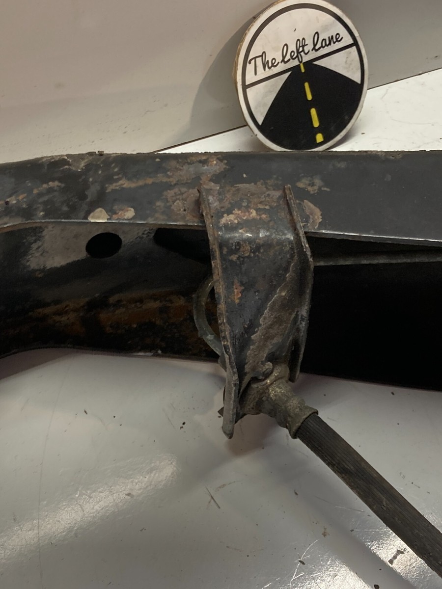 あーるページ 1984-1989 Nissan 300ZX Z31 Rear Left Spindle Knuckle Carrier