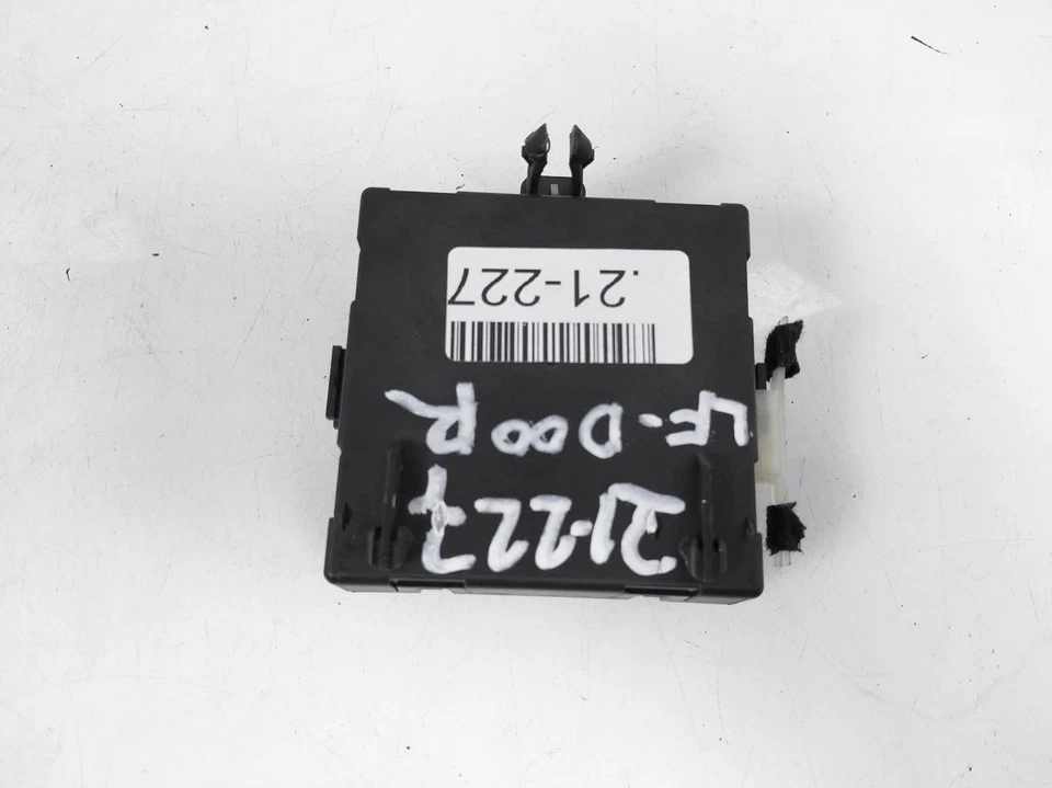 13 14 15 Módulo de control de puerta del conductor delantero Mercedes-Benz C250 212-900-62-18 Foto 2 de 4