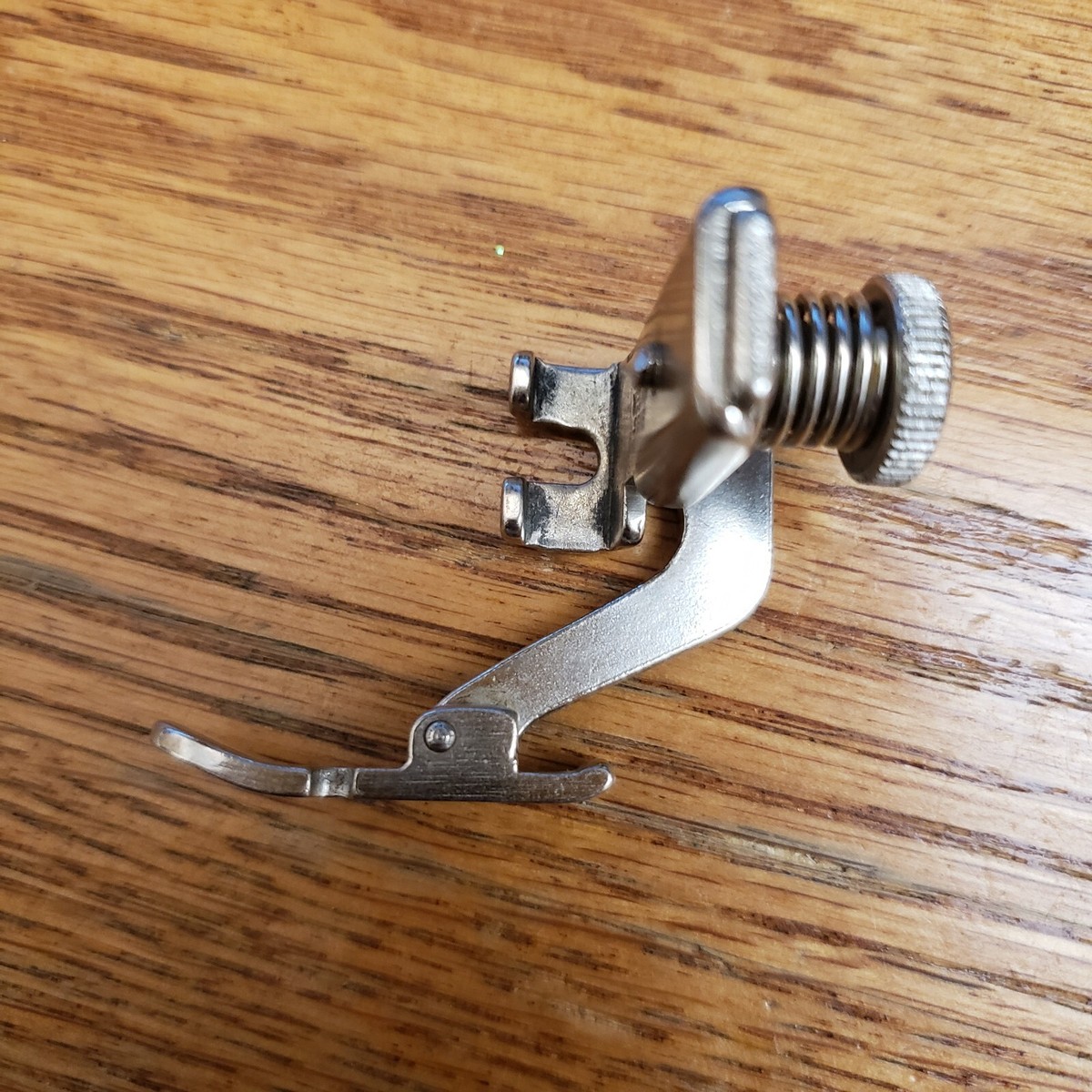 SINGER Slant Zipper and Cording Foot 161166 Sewing Machine