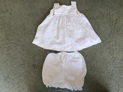 Weißes Petit Cadeau Kleid und Hose 9-12 Monate