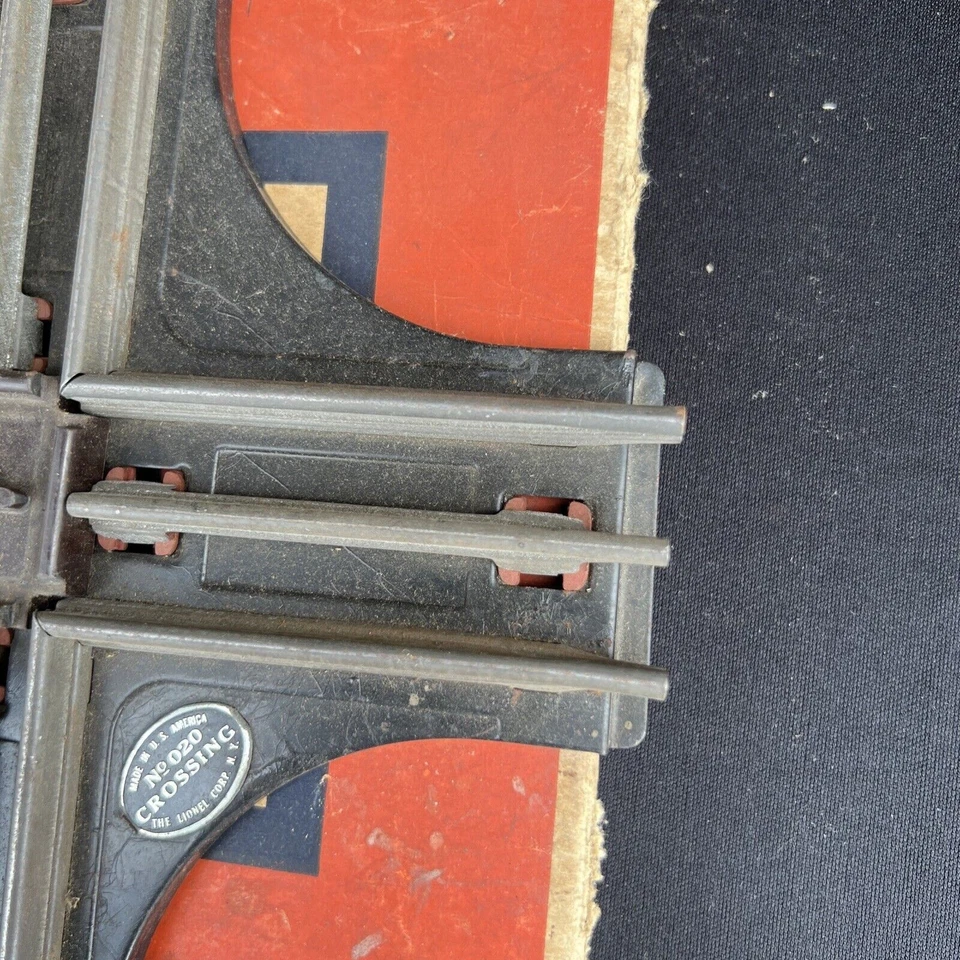 Lionel No. 020 - 90 Degree O Gauge Crossing Track with Original BOX - Image 3 of 4