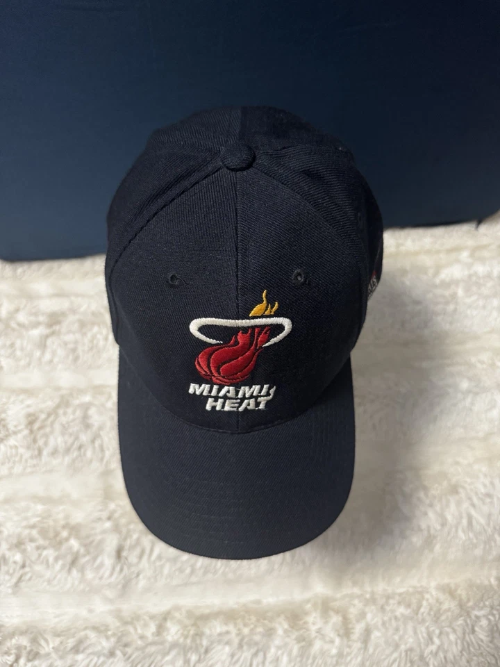 Vintage 90’s Miami Heat Sports Specialist Wool Blend Hat Cap Snap Back Rare NBA. - Image 2 of 4