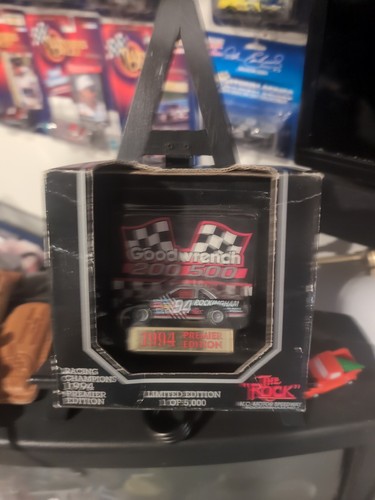 1994 Racing Champions | Rockingham 1:64 Diecast Car Limited Editionof 1 Of 5,000 - 第 1/1 張圖片