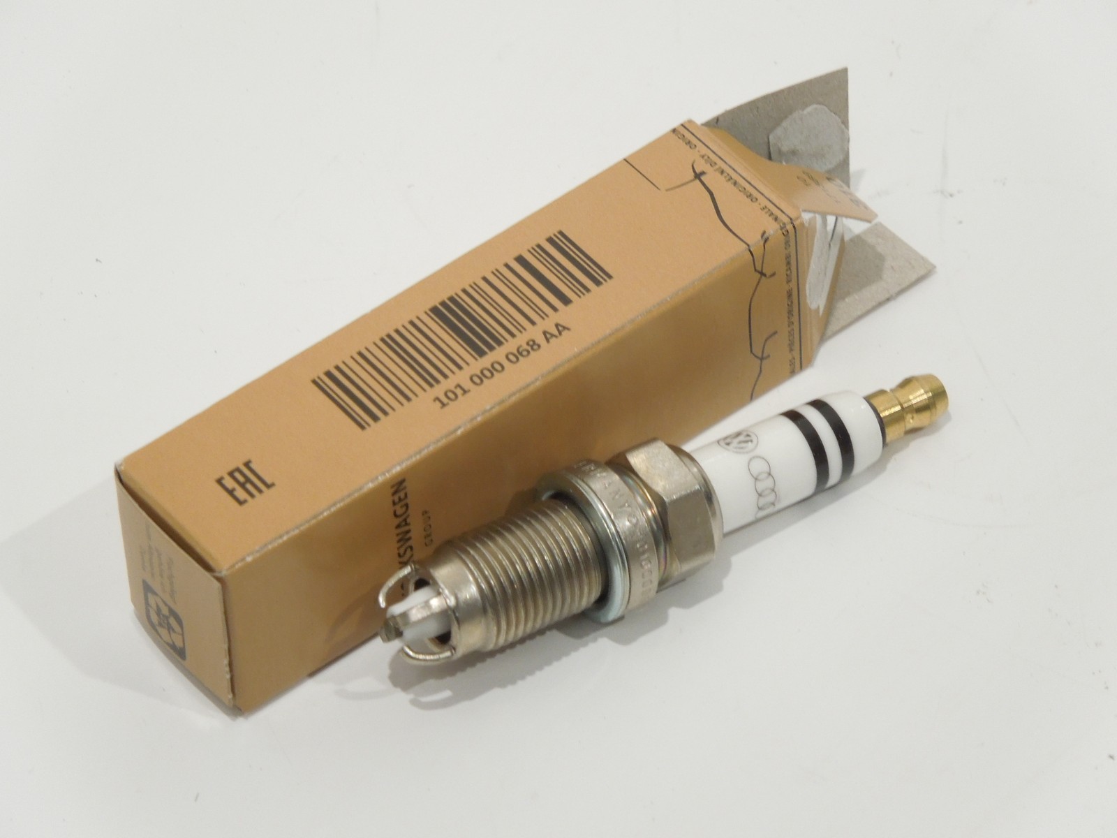 Audi A2 8Z A3 8P 1.4 1.6 Longlife Spark Plug New Genuine 101000068AA