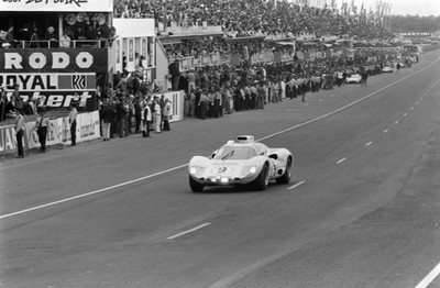 Phil Hill Joakim Bonnier Chaparral Cars Inc Chaparral 2D Chevrolet Old Photo 23