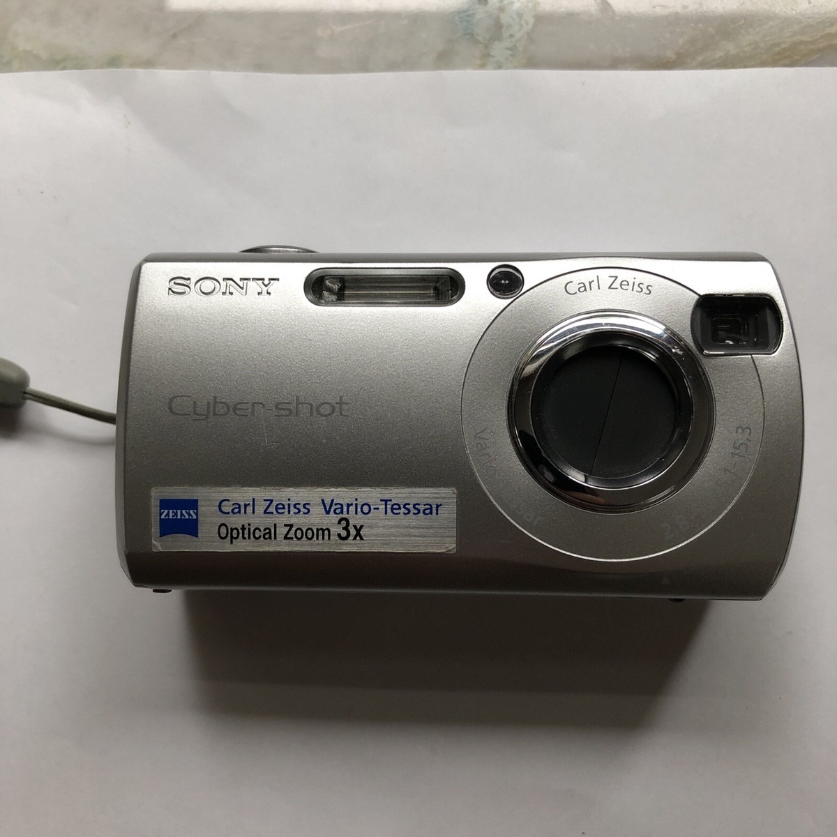 Sony Cybershot Carl Zeiss Vario-Tessar Camera DSC-S40. China