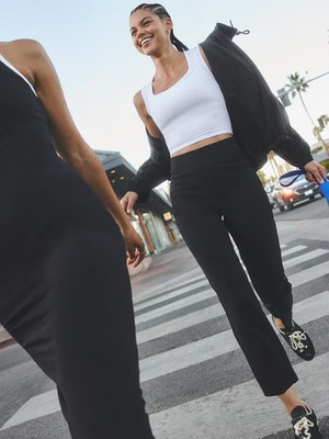 Athleta 4 (S SMALL) Endless High Rise Pant, Black Elastic Waist Easy Pants NWT