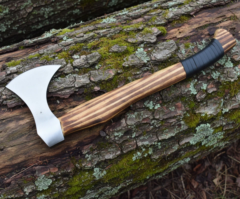 Hacha vikinga forjada a mano hacha grabada personalizada mango de madera hacha de lanzamiento con funda Foto 2 de 4