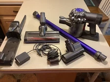 Dyson V6 DC59 SV09 Vacuum Cleaner Cordless With Accessories /Charger 9 pieces