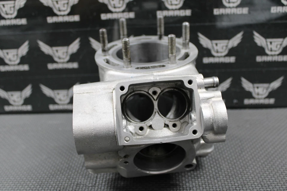 89-98 Suzuki RMX250 1995 OEM motor cilindro diámetro jarra extremo superior 11200-29821 manga Foto 2 de 4