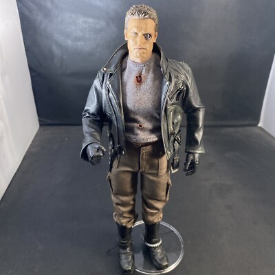 Hot Toys T800 Terminator Battle Damaged Version Action Figure