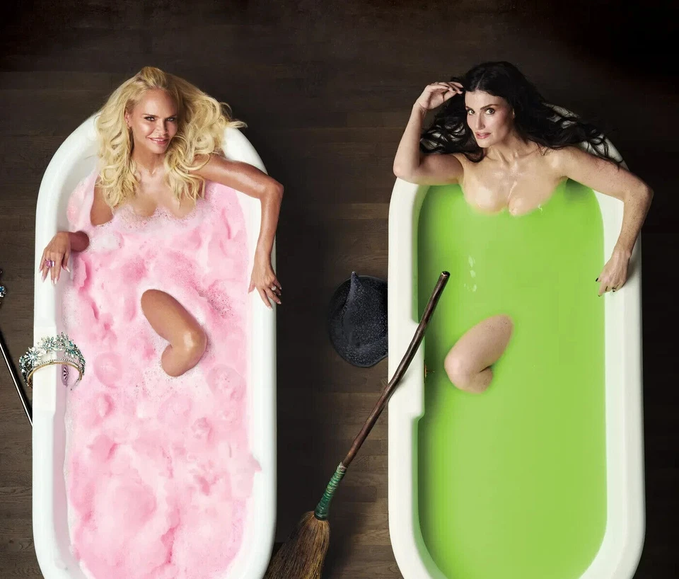 BEAUTIFUL Kristin Chenoweth & IDINA MENZEL 8X10 PHOTO