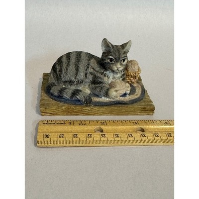 Ganz Cozy Cats Silver Tabby Figurine Vintage 1994 Resin Cat with Yarn Basket