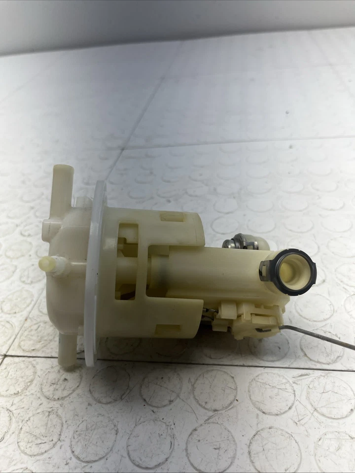 Honda CB300F 2015-2019 unidad de envío de bomba de gasolina y combustible OEM Foto 2 de 4