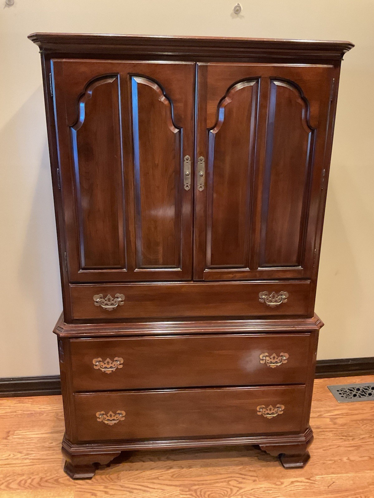 Ethan Allen Georgian Court Dresser/Wardrobe