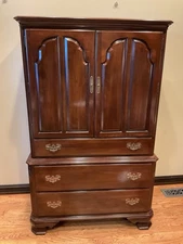 Ethan Allen Georgian Court Dresser/Wardrobe