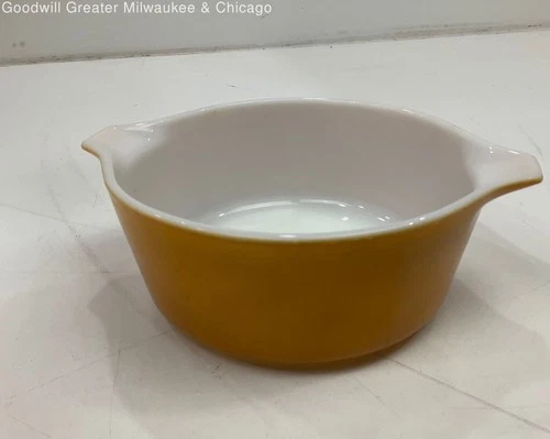 VNTG Pyrex Casserole Dish