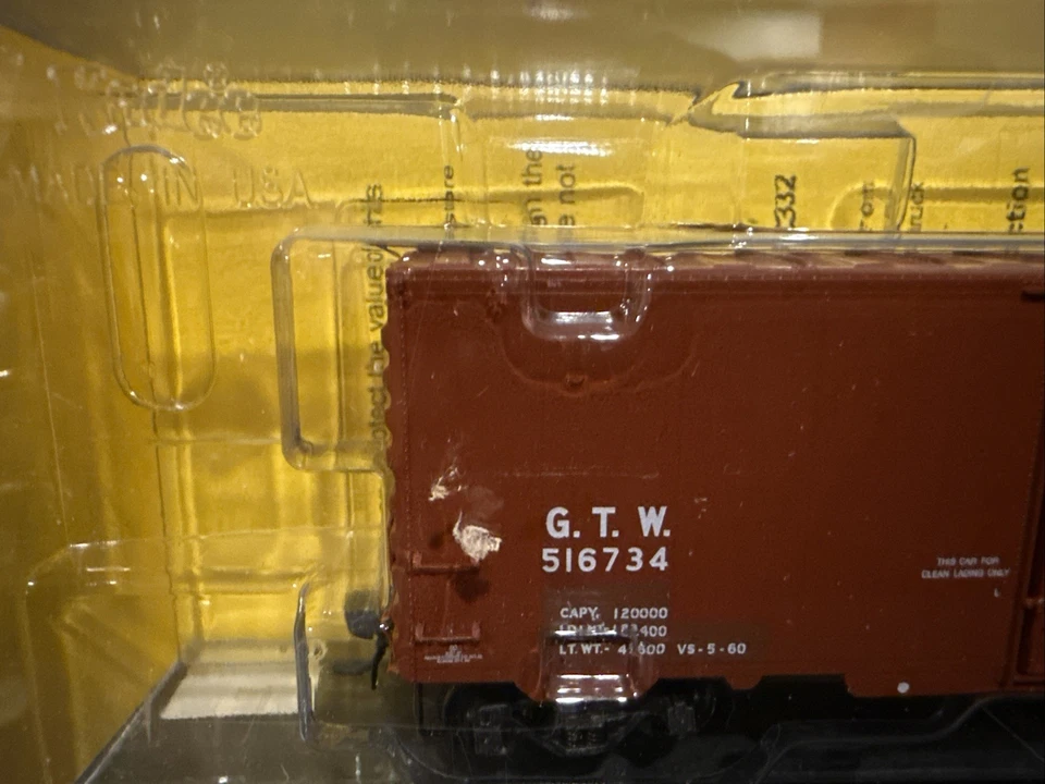 Kadee 5211 Grand Trunk Western Road #516734 40' PS-1 Standard Boxcar - Image 2 of 4