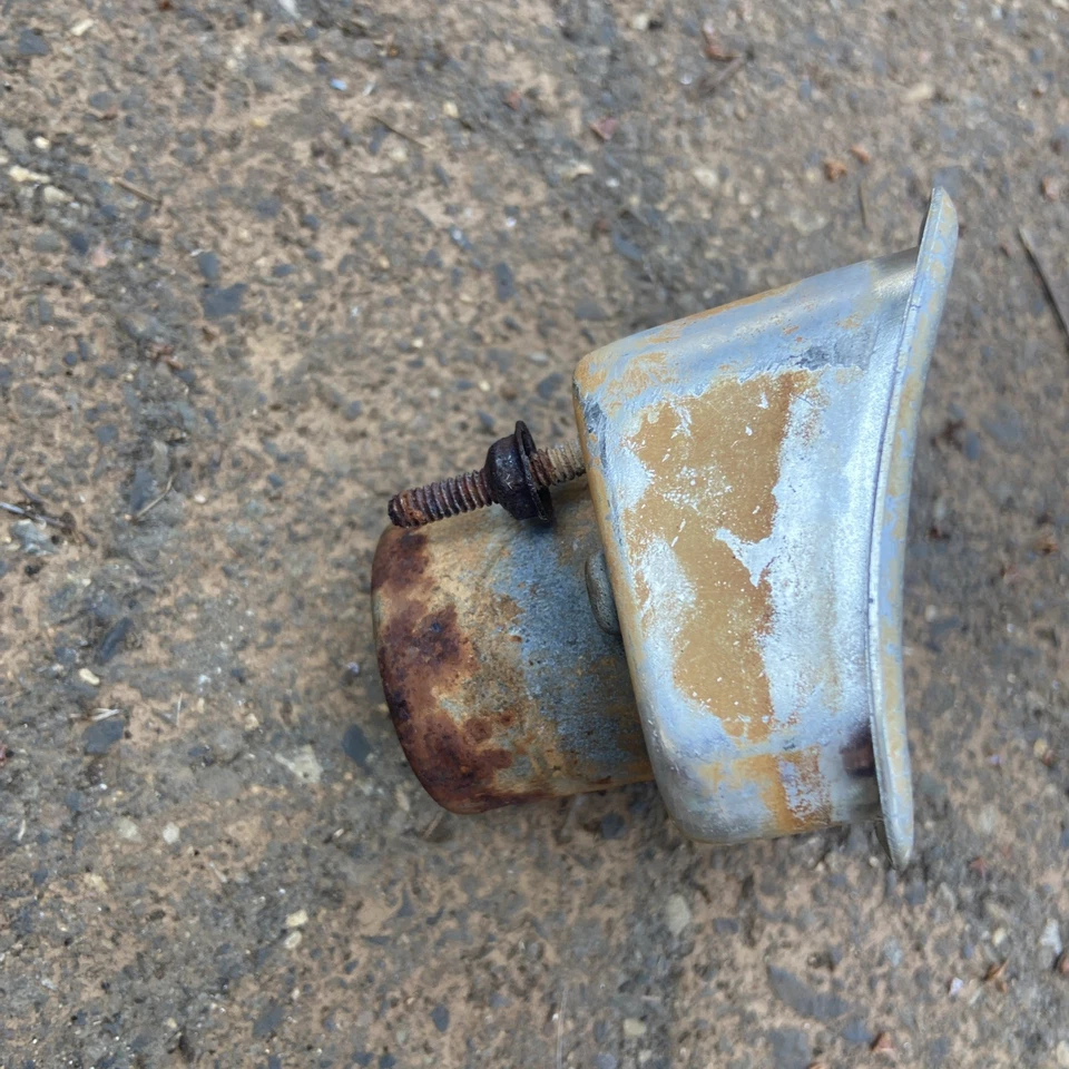 Ford Falcon Futura Ranchero 1962-1963 lámpara de parque carcasa superior izquierda Foto 3 de 4