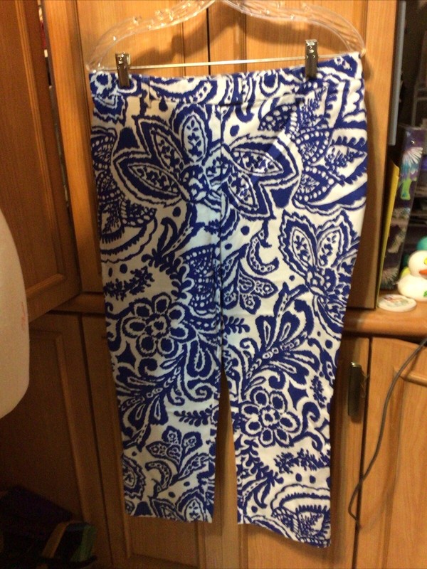 Chico's blue & white print crop pants, front zip & Hook, back pockets NWOT A6