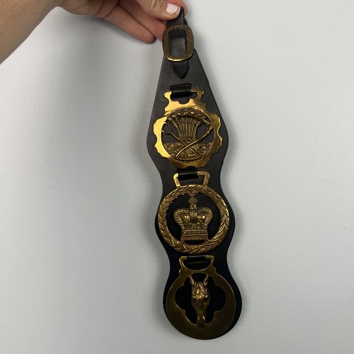Ethan Allen Vintage horse brass Medallions With Leather Straps Made In England - Picture 7 of 15