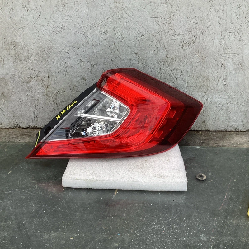 2016 - 2021 HONDA CIVIC RH RIGHT REAR PASSENGER QUARTER PANEL TAIL LIGHT OEM
